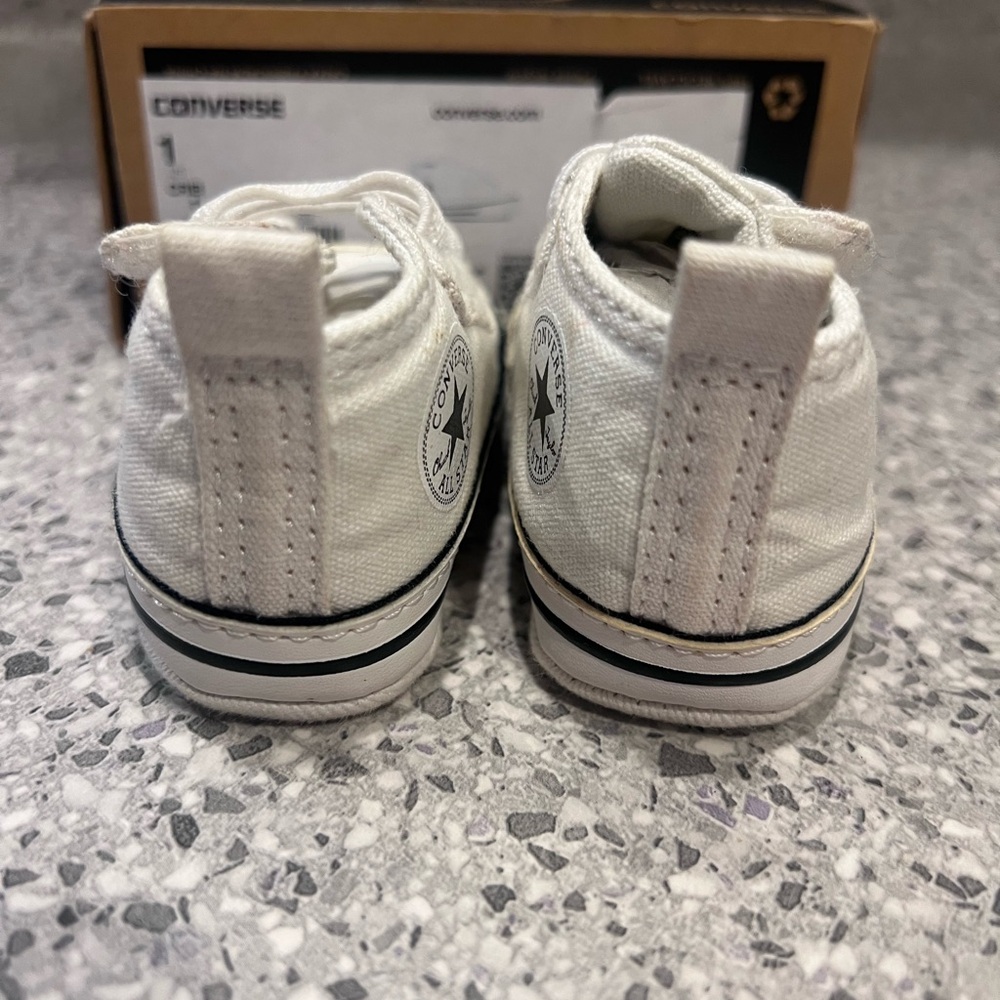 Converse White Baby Chuck Taylor Low Top Crib Sneakers: Size 1 - Picture 4 of 12